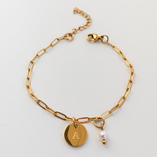 Bracelet with monogram and pearl