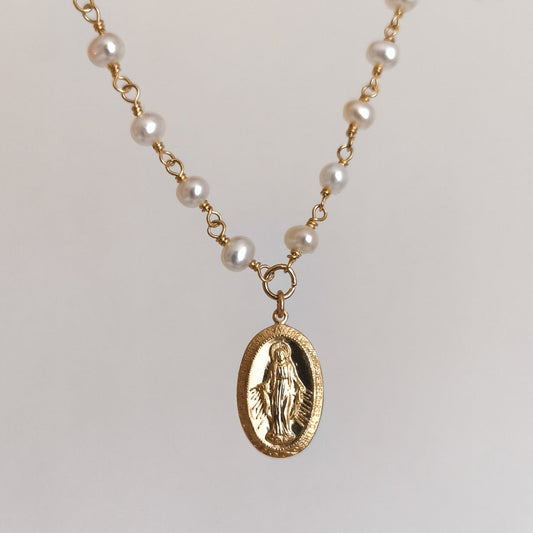 Pearl necklace with Madonna