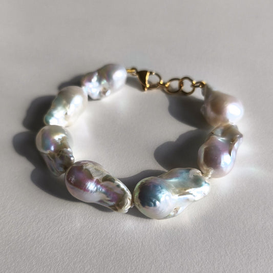 Baroque pearl bracelet
