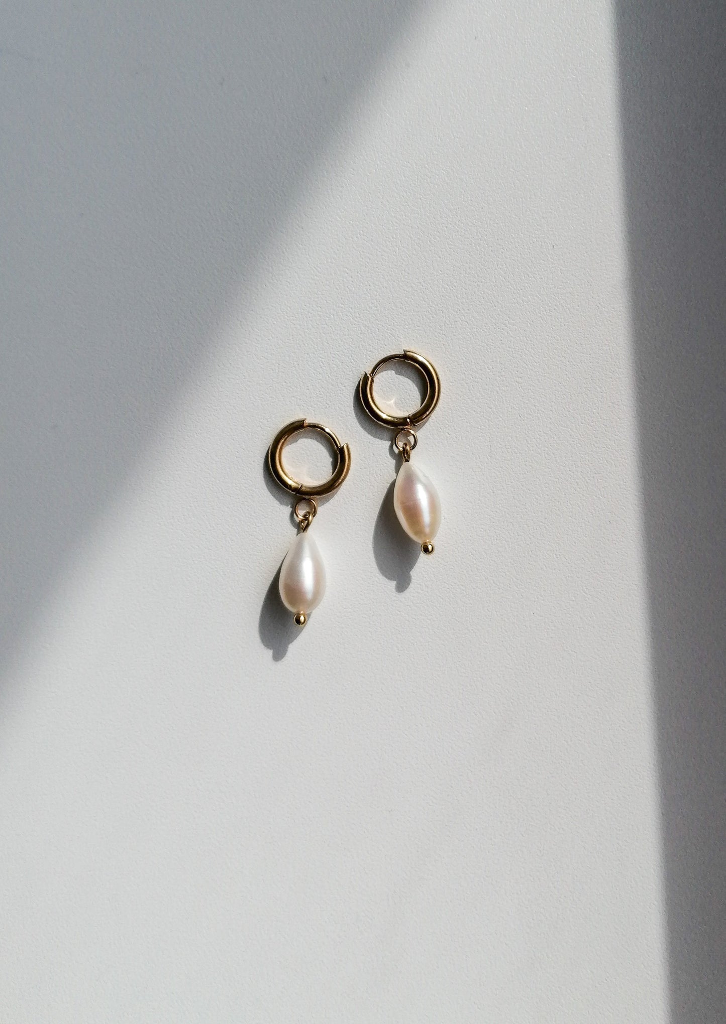 Teardrop pearl earrings