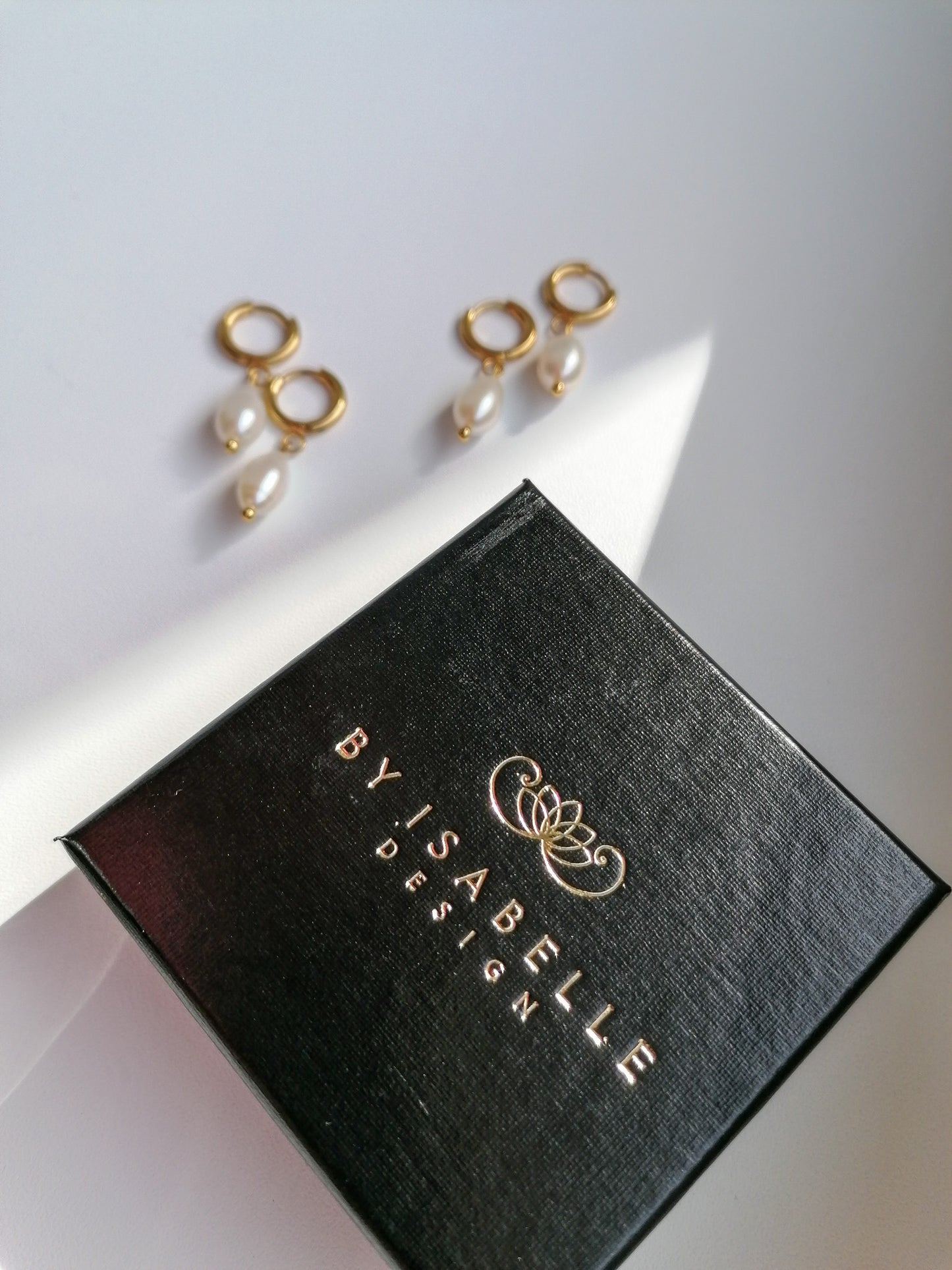 Teardrop pearl earrings