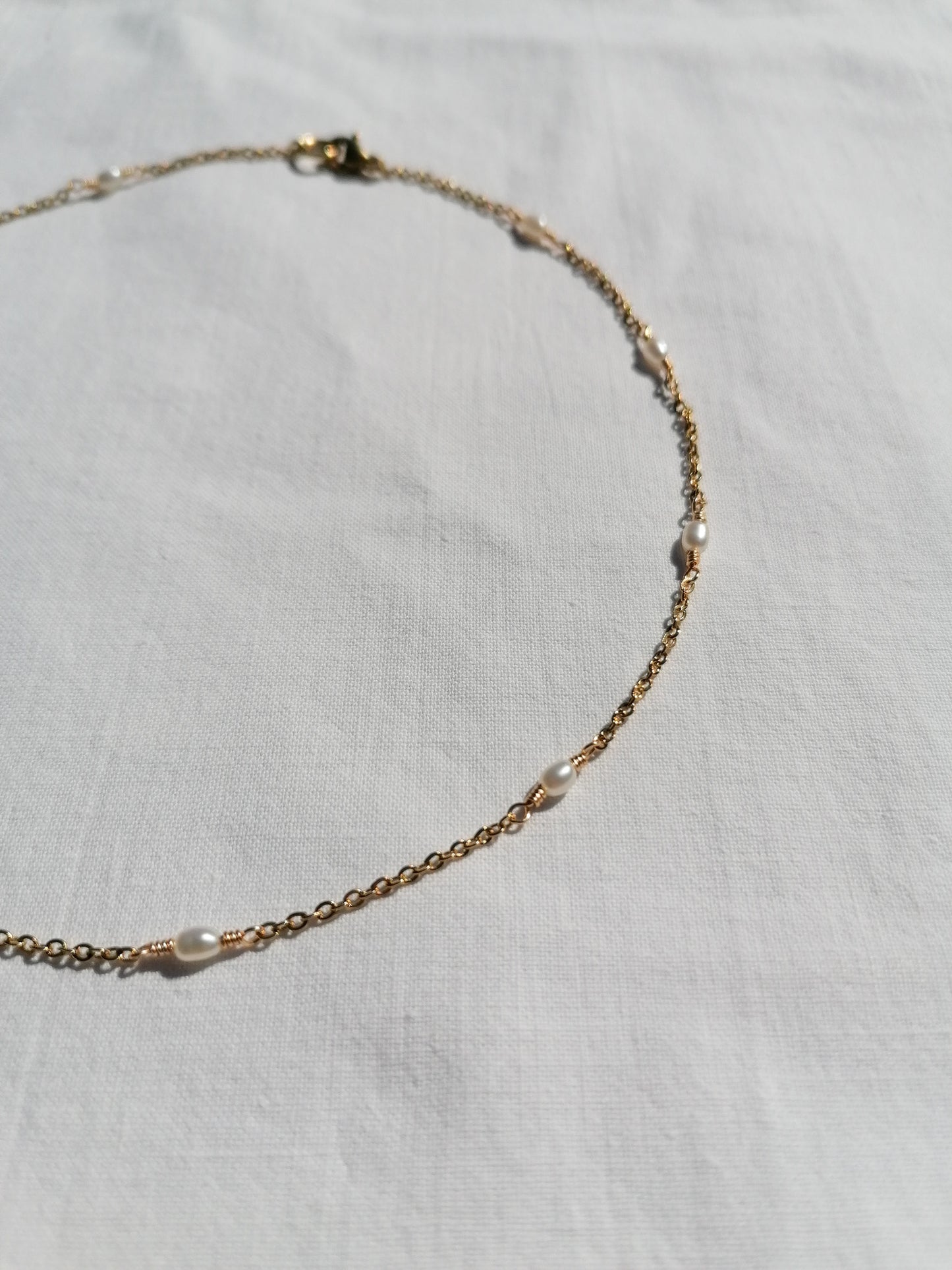 Satellite pearl chain necklace