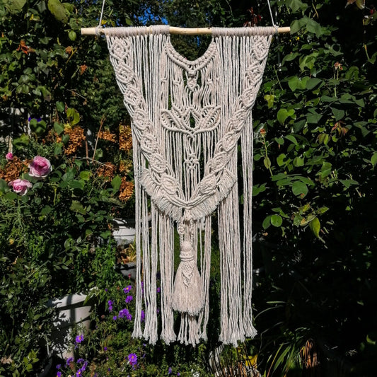 Macrame decoration - lilies