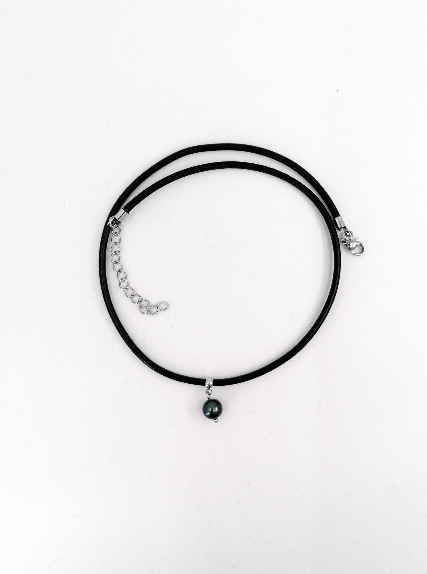 Black pearl leather necklace