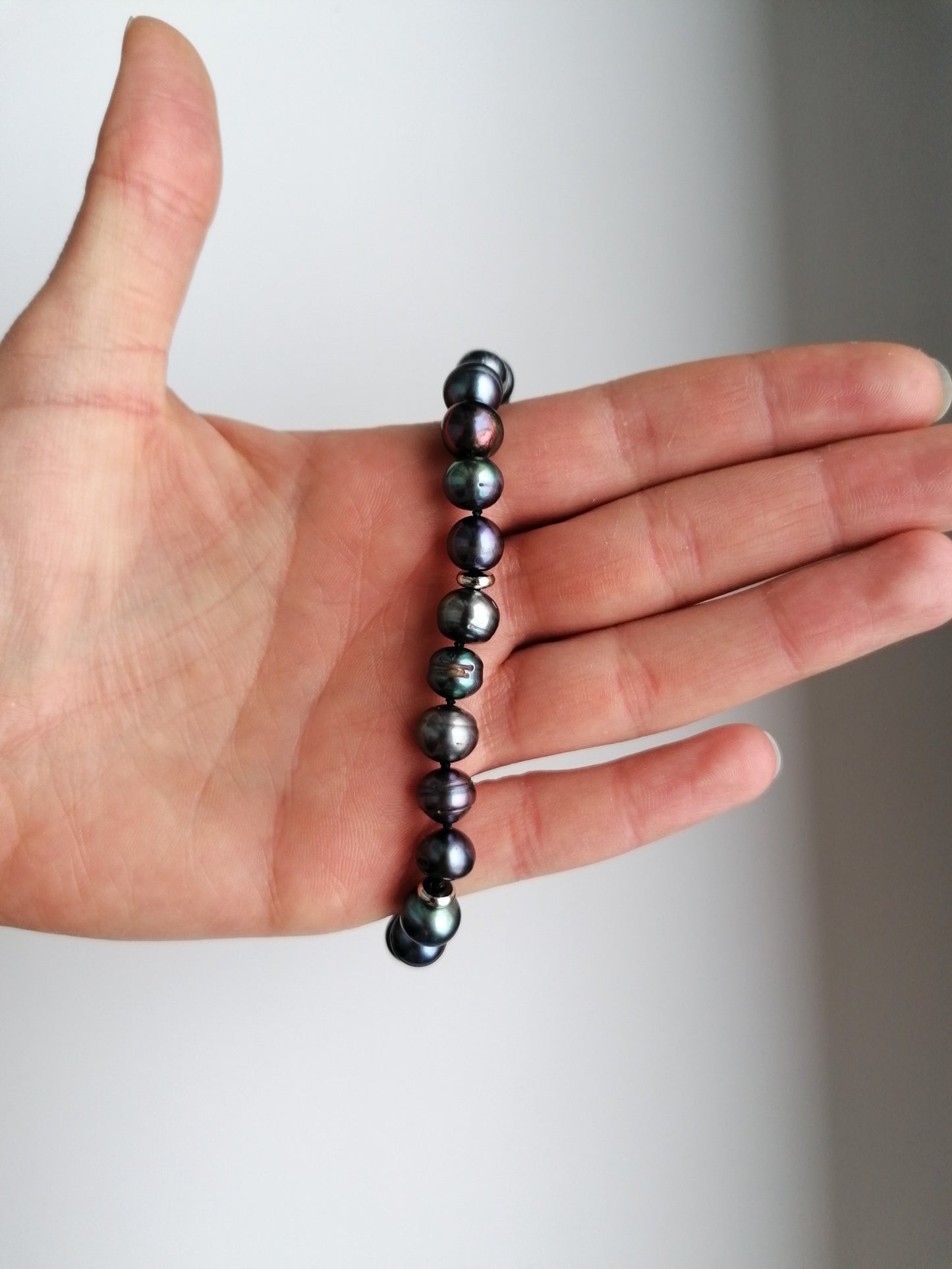 Dark pearl bracelet
