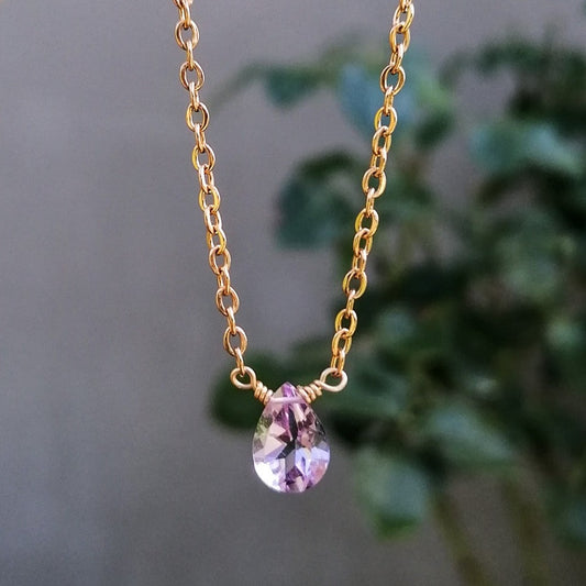 Necklace with light amethyst