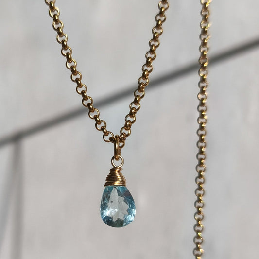 Necklace with aquamarine