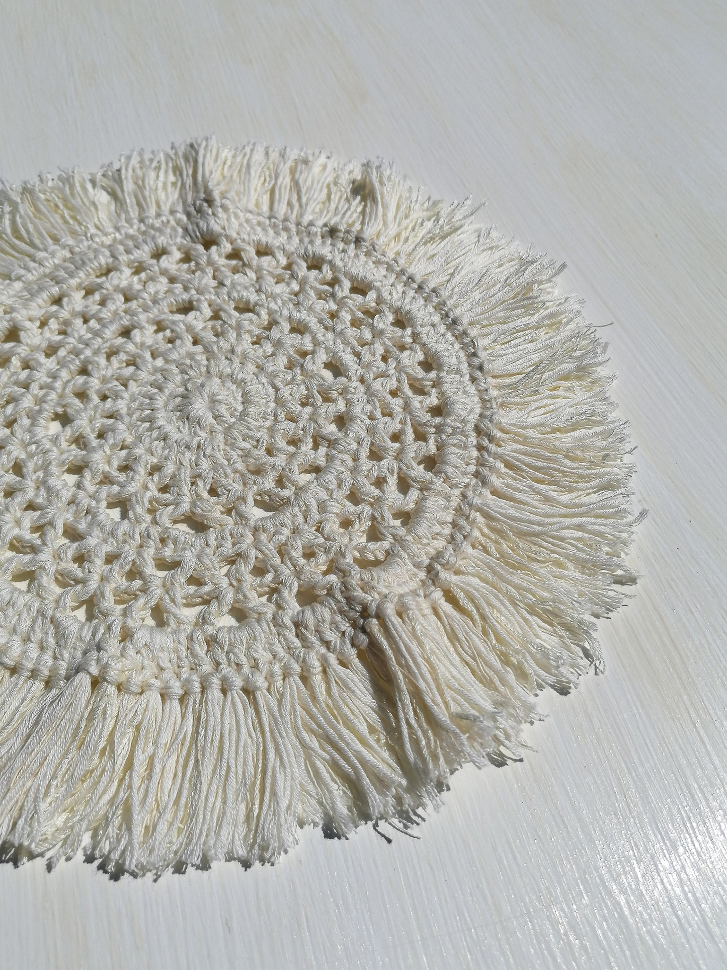 Ivory doily - medium