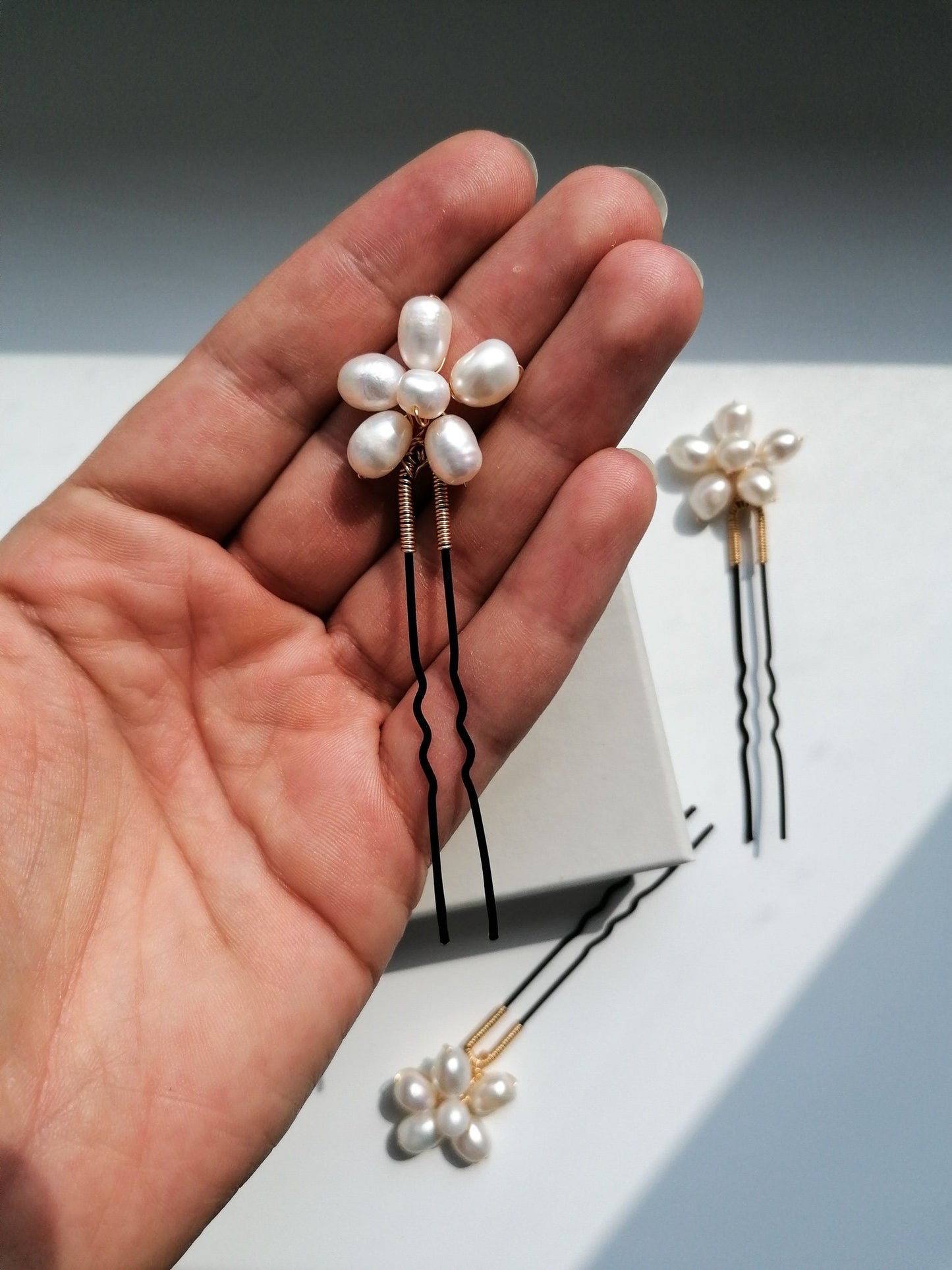 Floral pearl hair pins