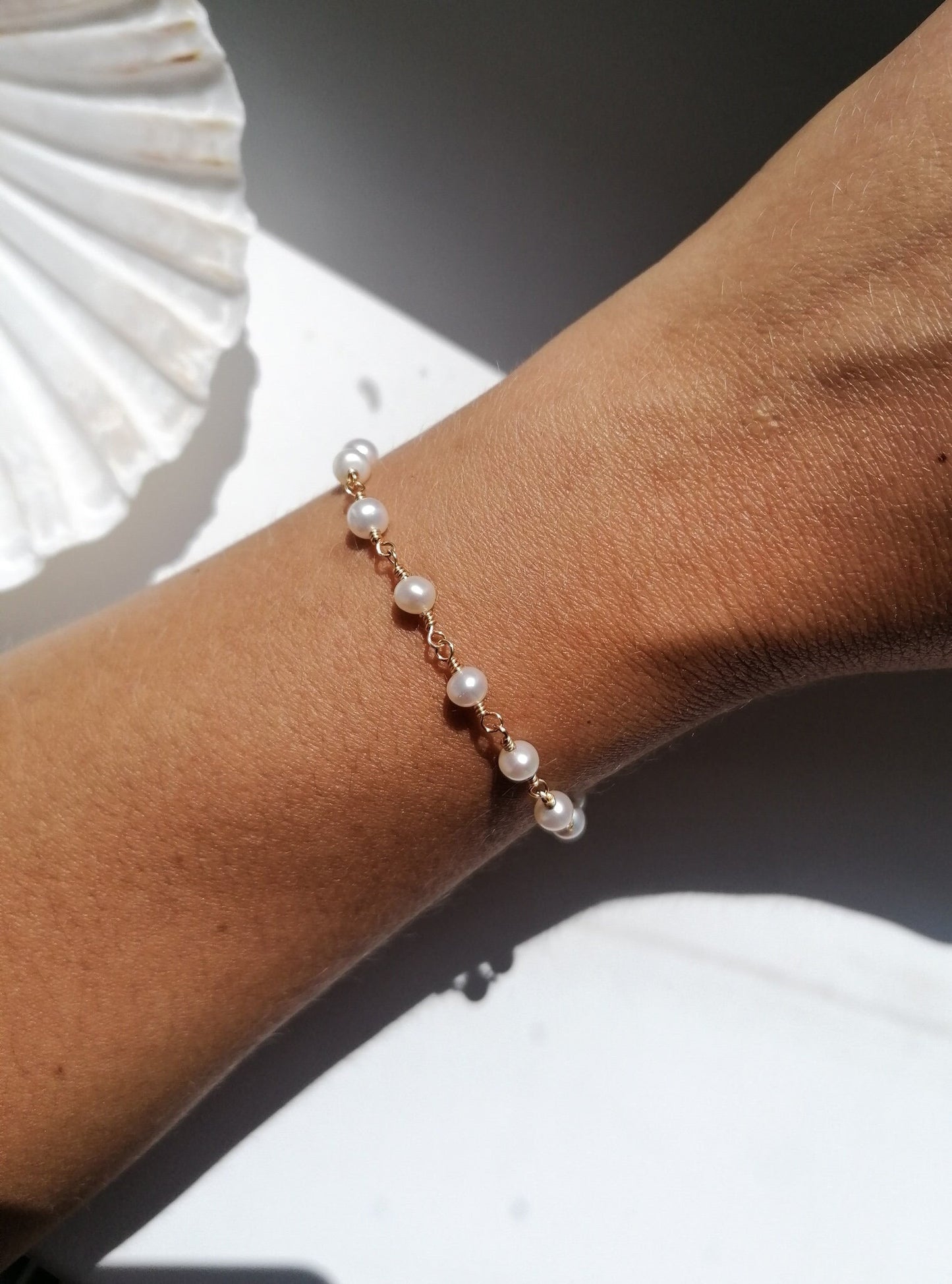 Armband aus kleinen Perlen