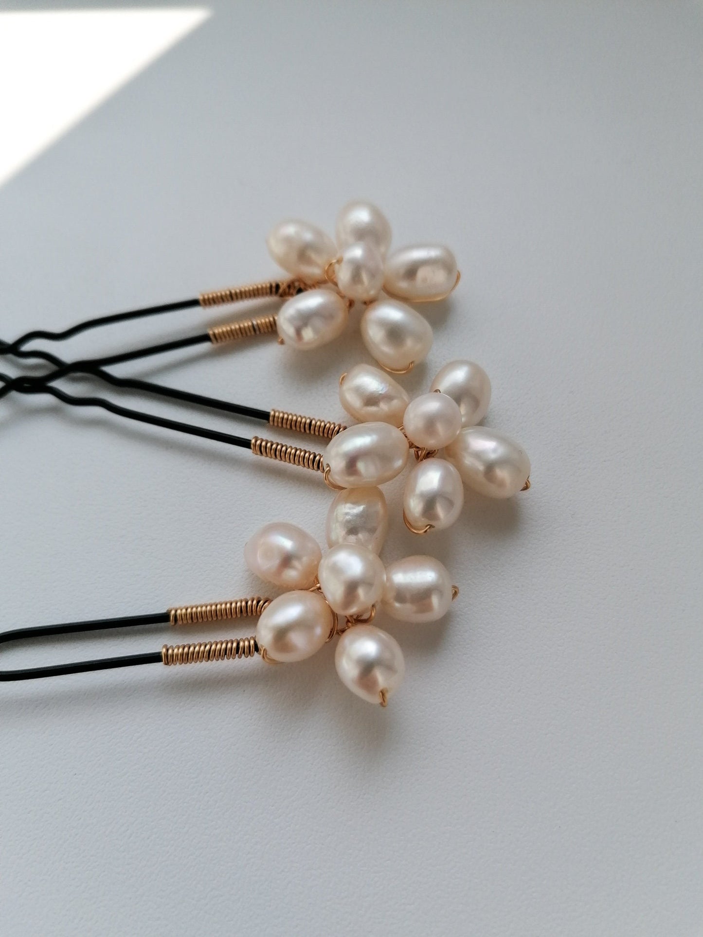 Floral pearl hair pins