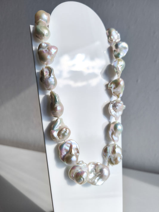 Baroque pearl necklace 01
