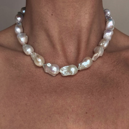 White flameball pearl necklace 02