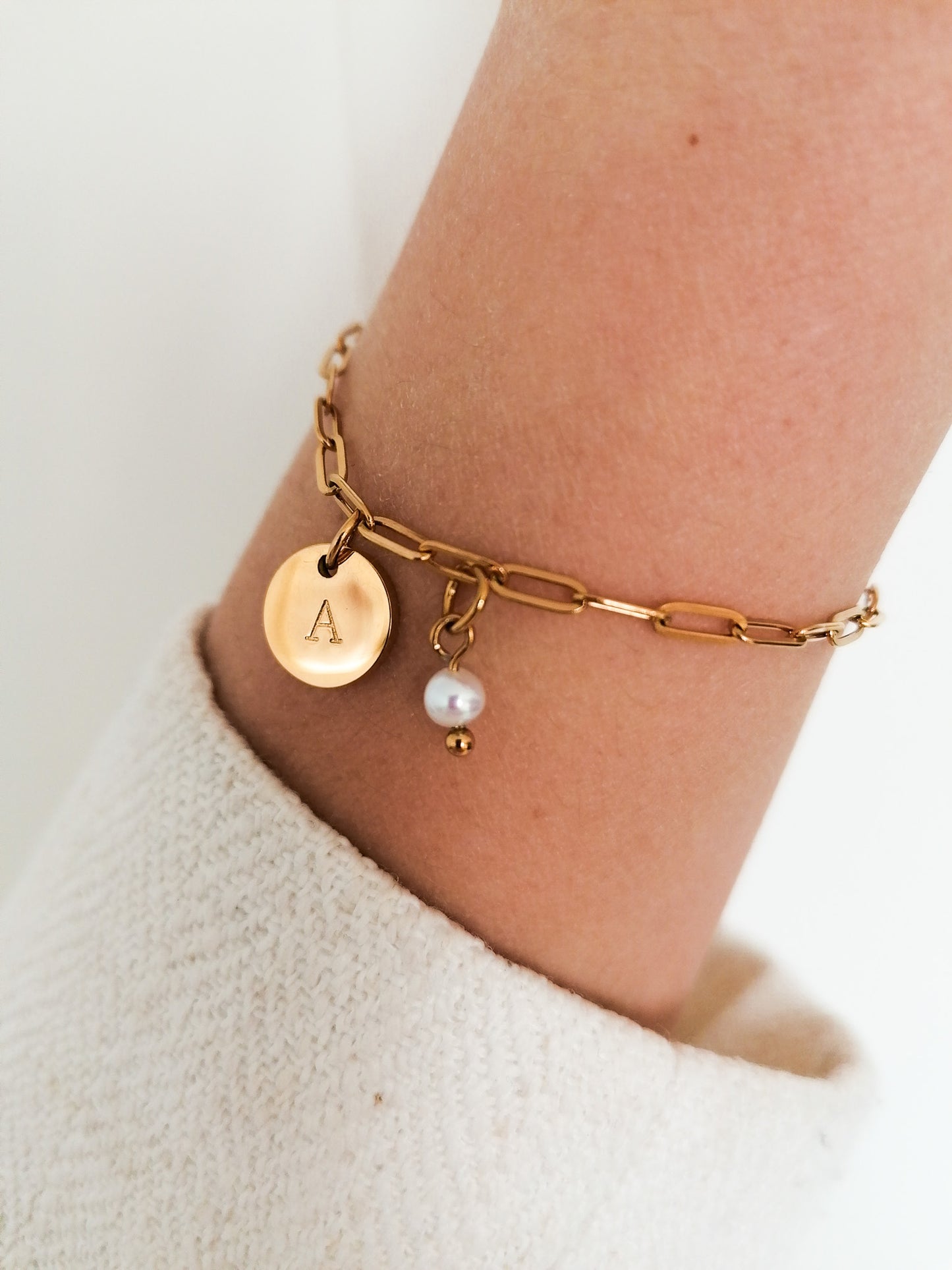 Initial bracelet with pearl