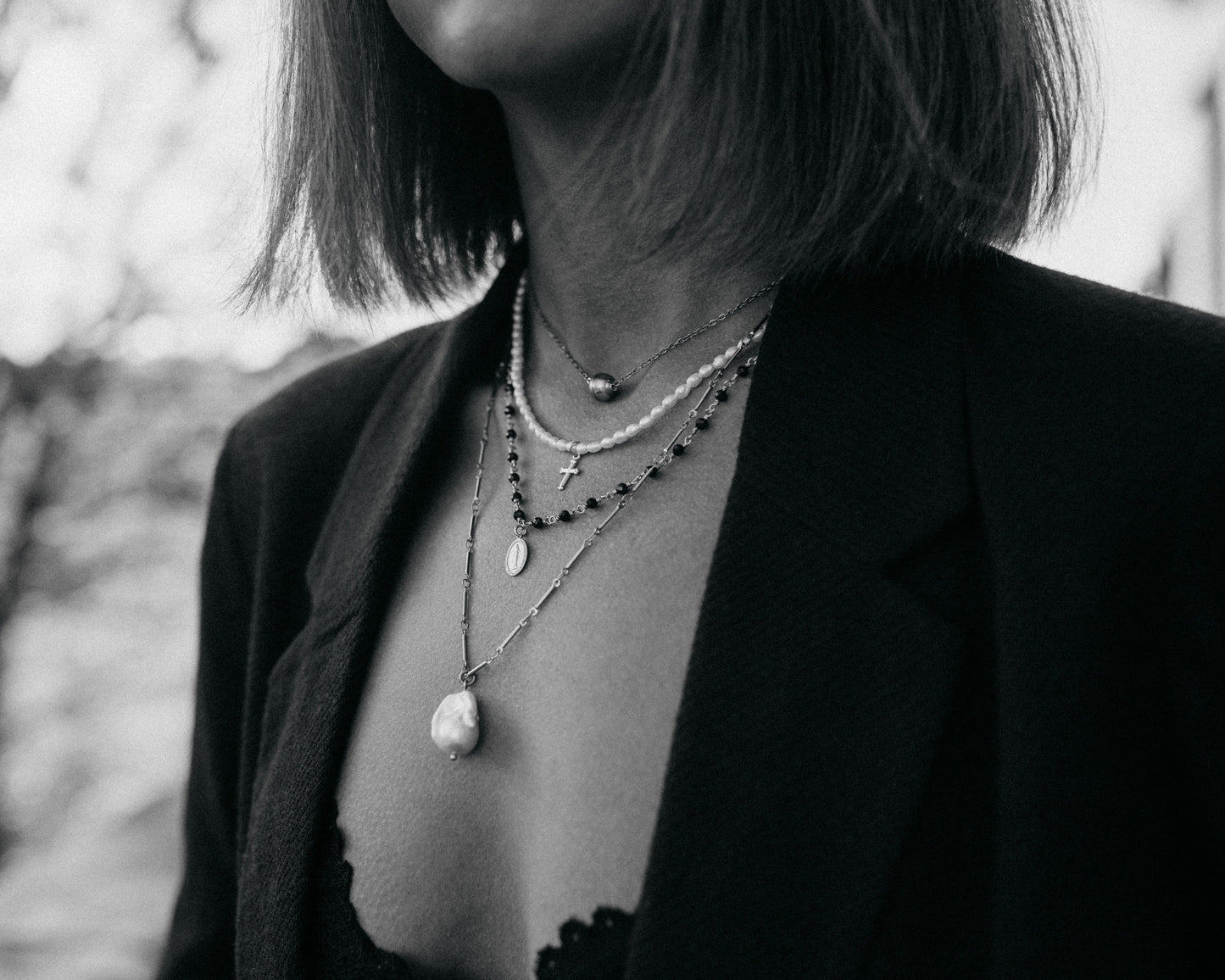 Perlový náhrdelník s křížkem