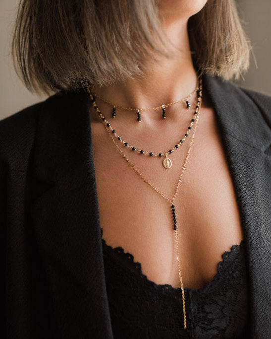 Náhrdelník s madonkou z černého spinelu