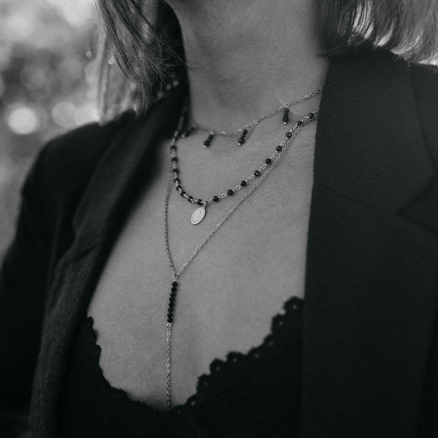 Náhrdelník s madonkou z černého spinelu