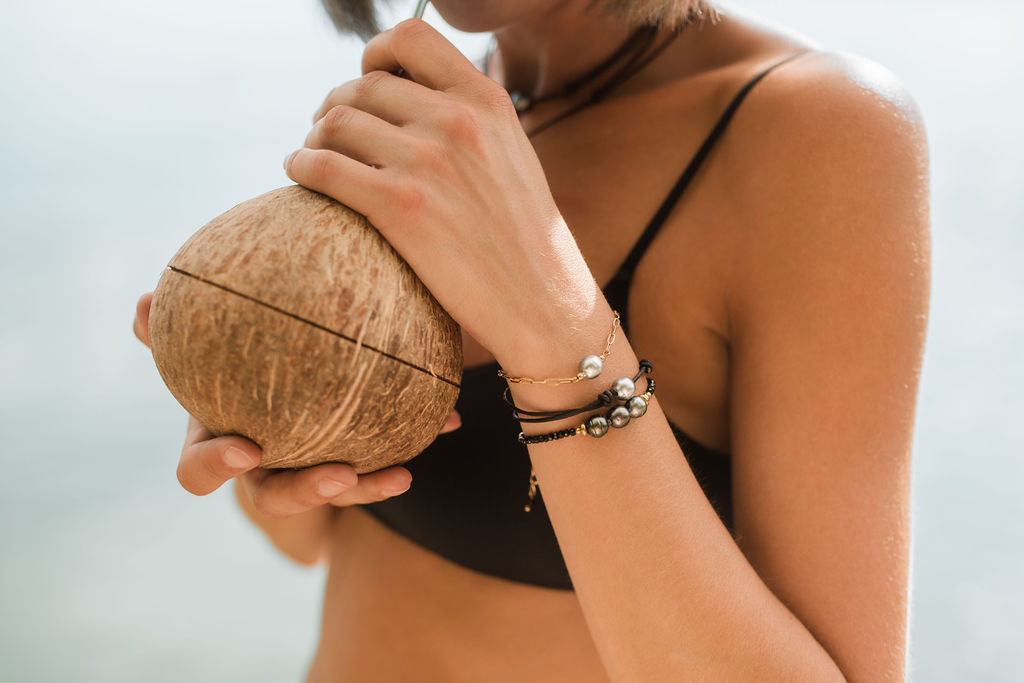 Náramek Kai - tahitská perla, černá kůže 1 mm