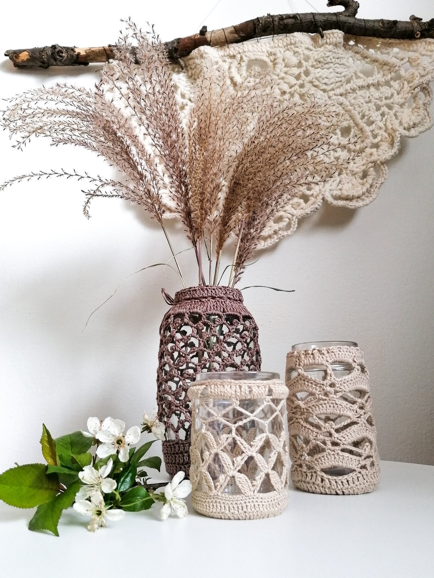 Beige lace candle holder
