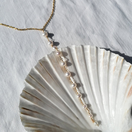 Pearl tie necklace