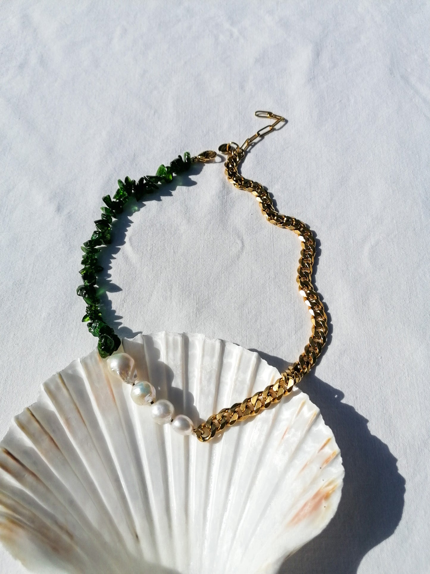 Chromdiopside and pearl necklace
