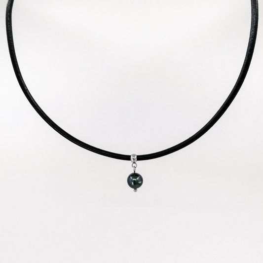 Black pearl leather necklace