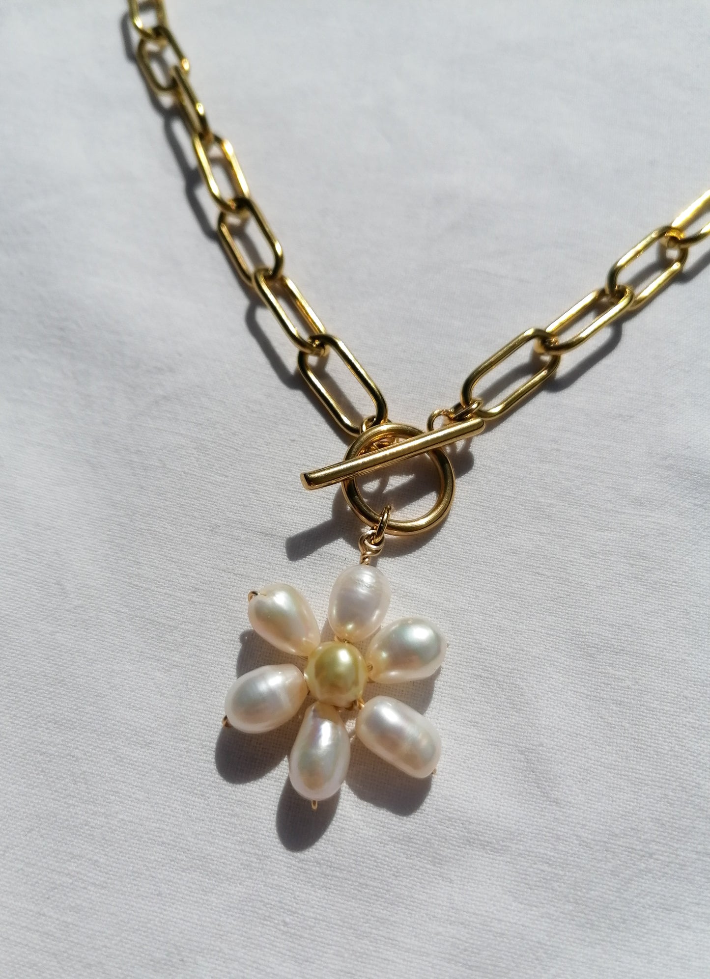 Chunky daisy necklace