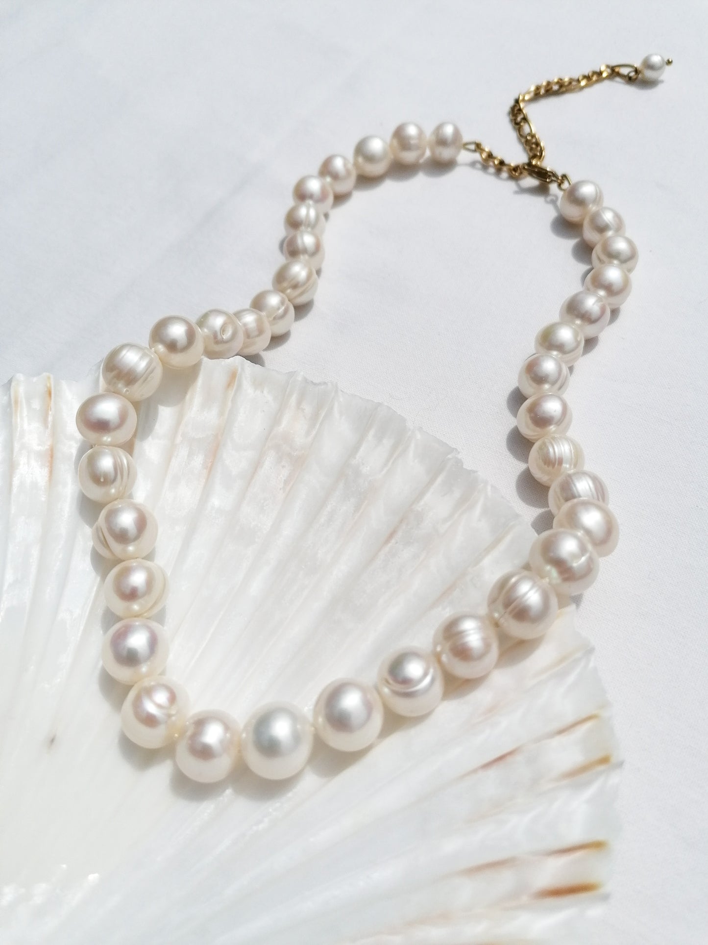 Large round pearl necklace