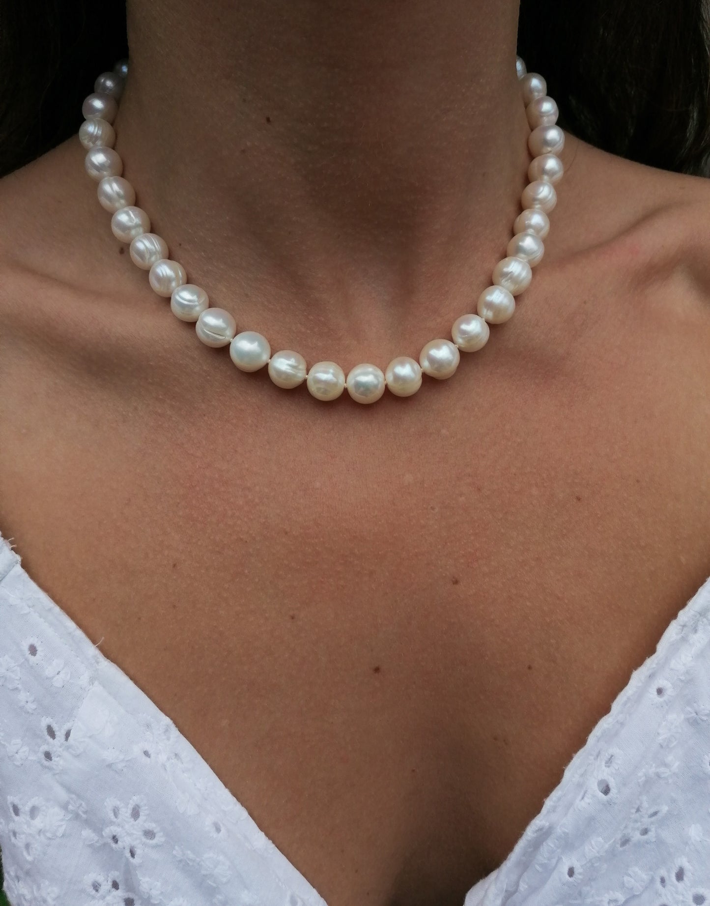 Large round pearl necklace