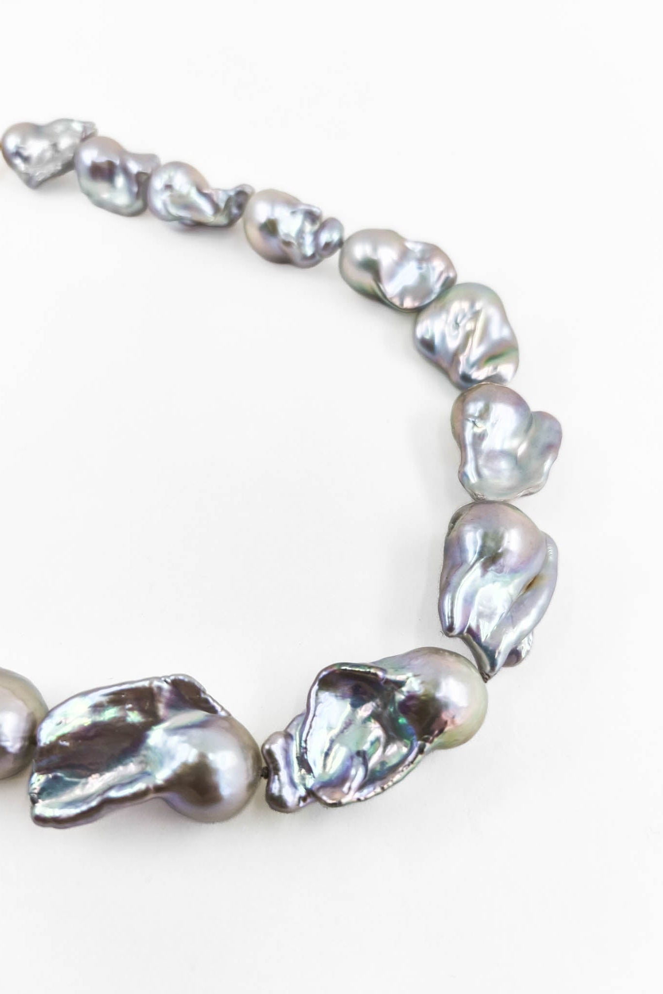 Náhrdelník z šedých barokních perel