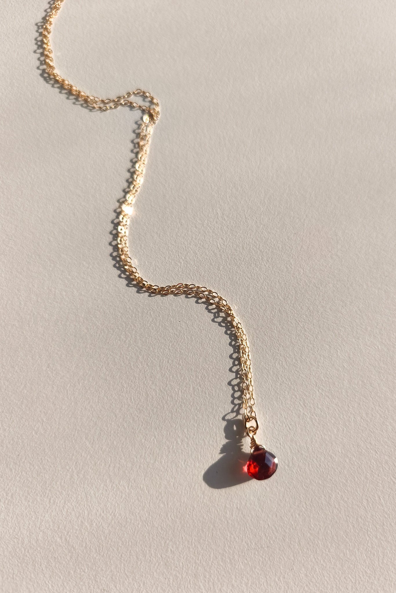 Náhrdelník s granátem, 14k gold filled