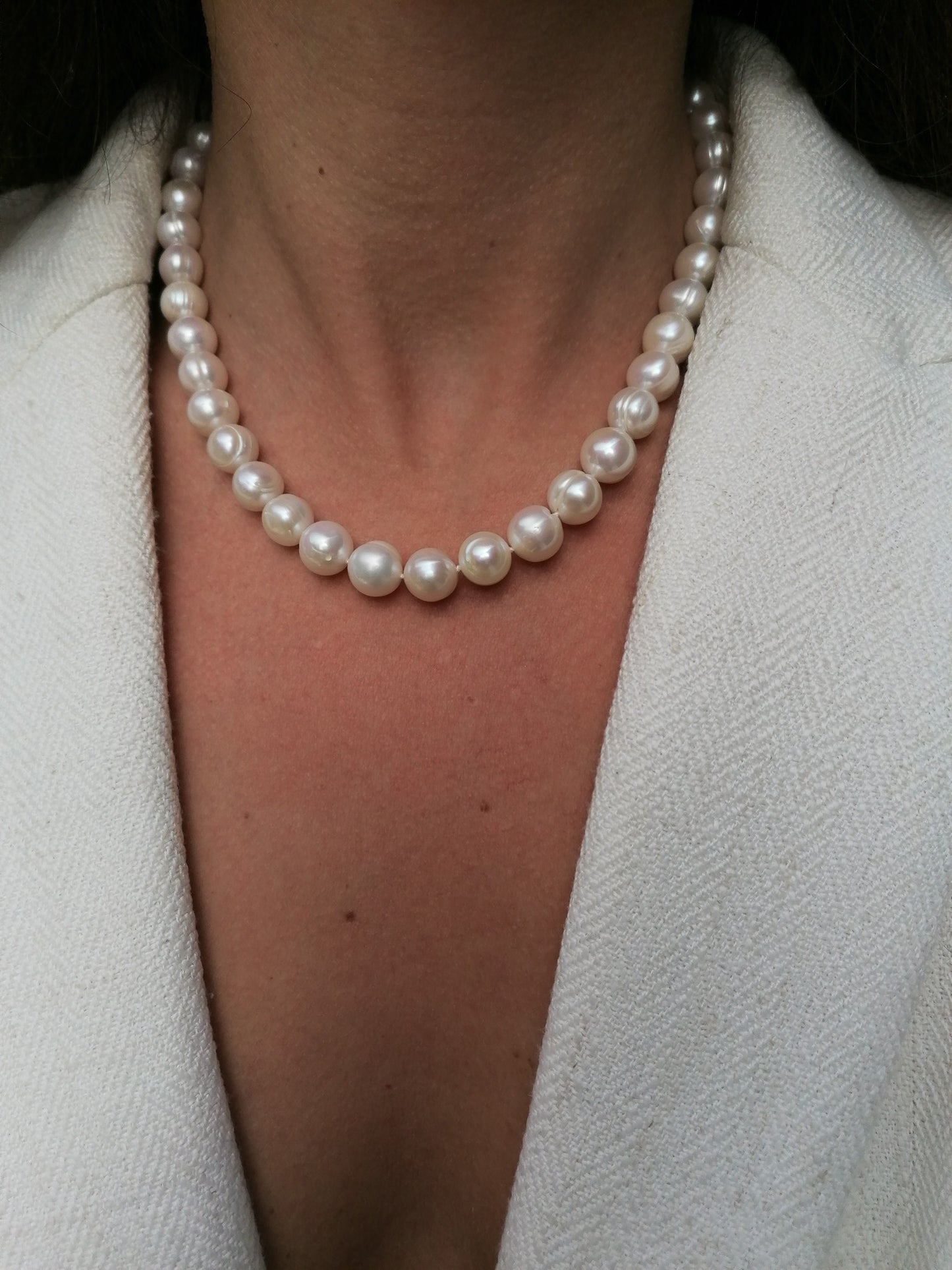 Large round pearl necklace