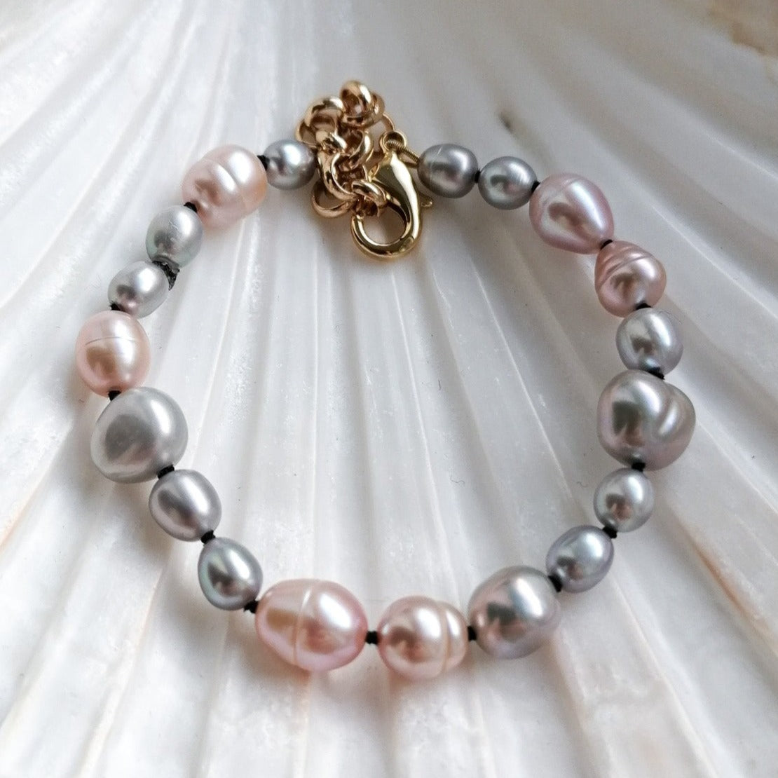 Pastel pearl bracelet