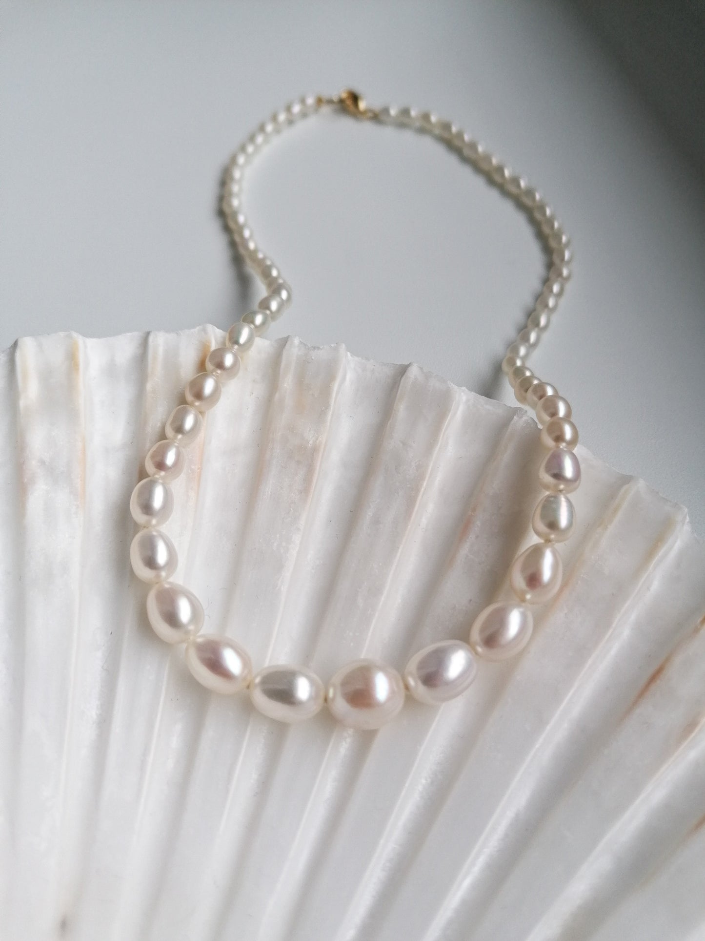 Graduated pearl nekclace - gold filled