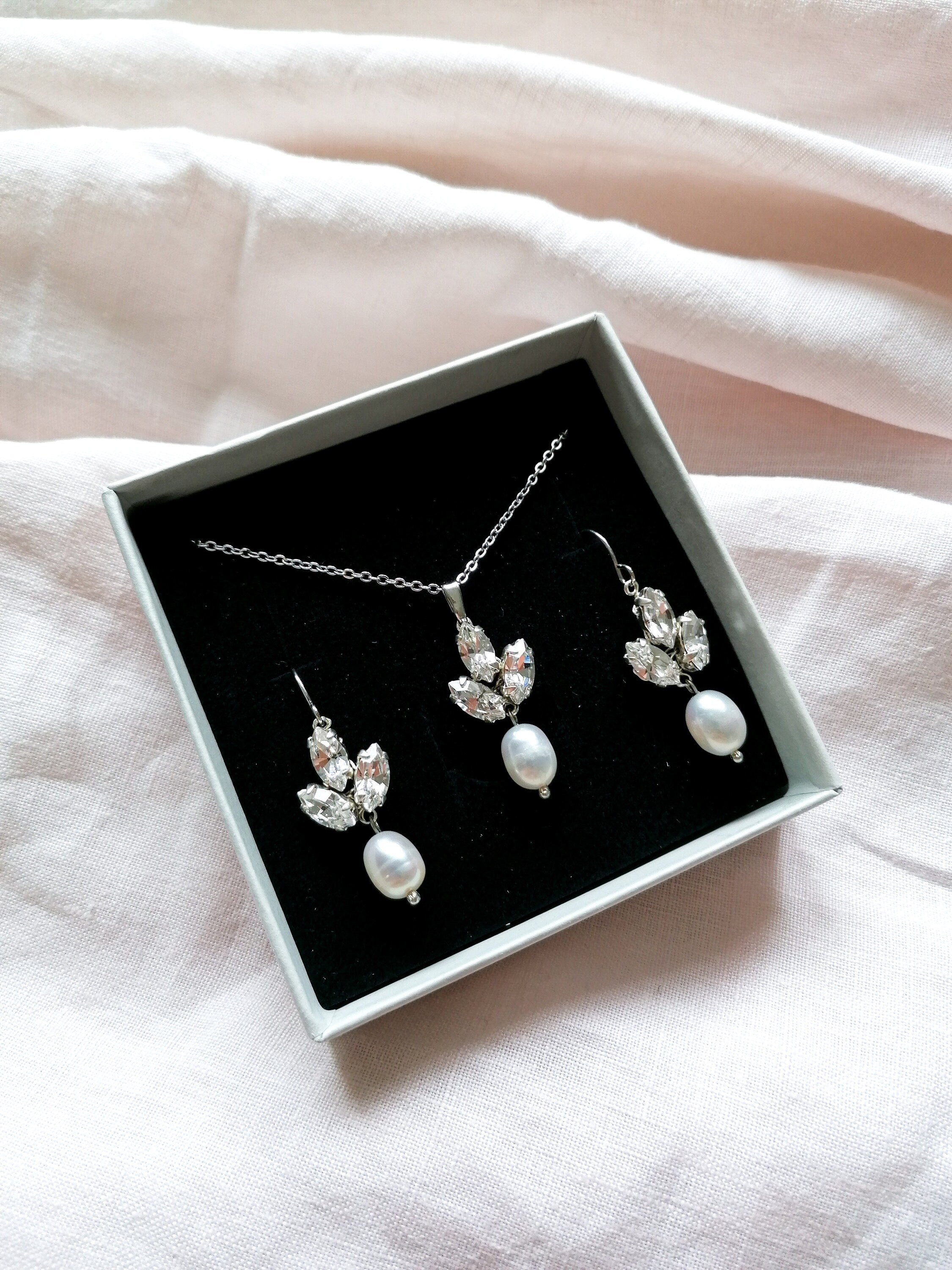 Luxury Crystal Bridal Jewelry Set Diamante Necklace And Earrings, And Charm  Accessories For Women Wholesale And Retail From Yujiliu, $13.76 | DHgate.Com