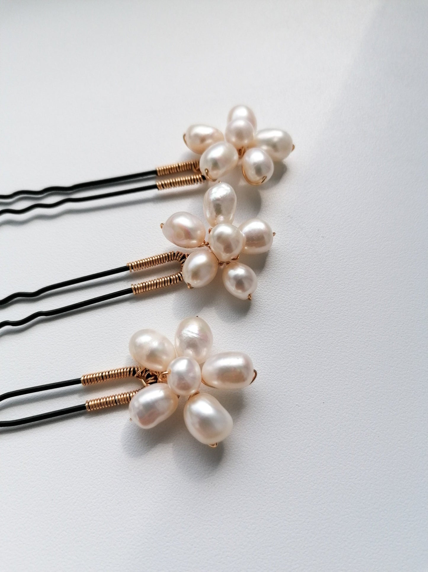 Floral pearl hair pins