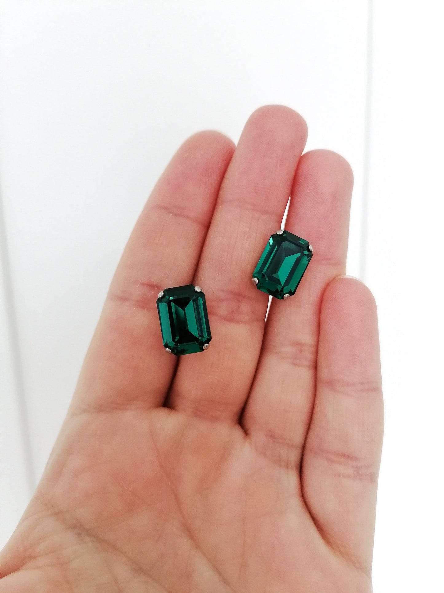 Nova STUD earrings - emerald green